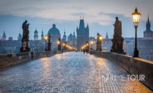 Wycieczka firmowa do Pragi - Most Karola o świcie
