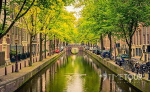 Wycieczka firmowa do Amsterdamu - kanał miejski