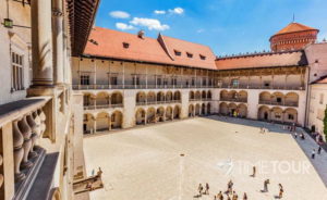 Wycieczka firmowa do Krakowa - dziedziniec zamku na Wawelu