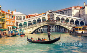 Wycieczka firmowa do Włoch - Most Rialto i gondola w Wenecji