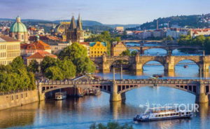 Wycieczka szkolna do Pragi - mosty nad Wełtawą