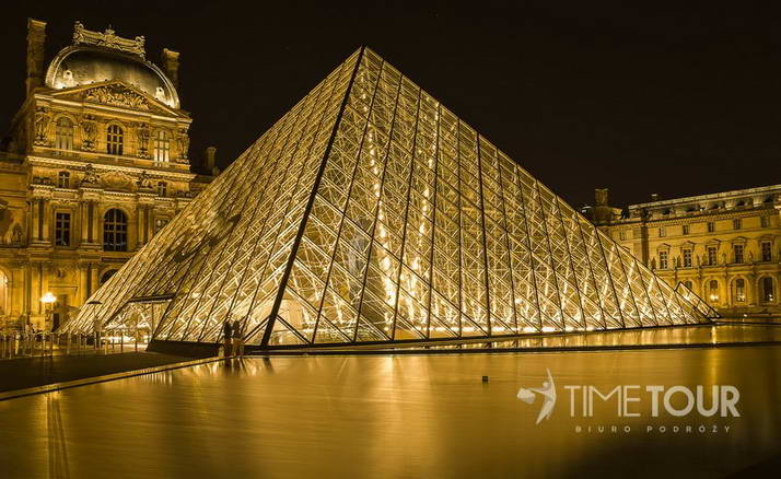 Wycieczka szkolna do Paryża - Luwr piramida
