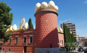 Wycieczka szkolna do Hiszpanii - Muzeum Salvadora Dali w Figueres