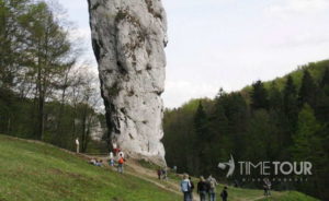 Wycieczka szkolna do Ojcowskiego Parku Narodowego - Maczuga Herkulesa w Pieskowej Skale