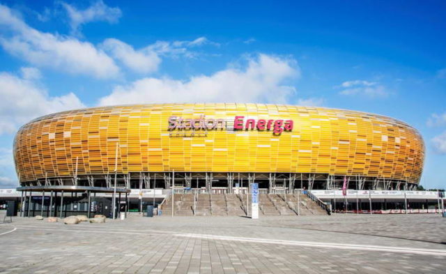Wycieczka szkolna do Gdańska - stadion Arena z zewnątrz